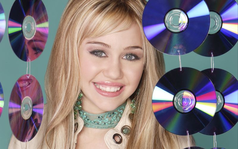 Sie ist die Tochter von Country-Star Billy Ray Cyrus und das Patenkind von Dolly Parton, hatte schon mit neun Jahren Tanz- und Gesangsunterricht und landete mit 13 die Disney-Hauptrolle der "Hannah Montana": Dass Miley Cyrus eine große Karriere als TV- und Musik-Star machen würde, hatte sich schon früh abgezeichnet. 