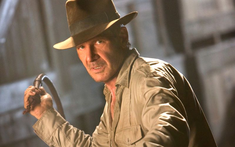 So kennt man ihn: Mit Hut, Peitsche, und entschlossenem Blick begibt sich Indiana Jones (Harrison Ford) wieder auf Schatzsuche.