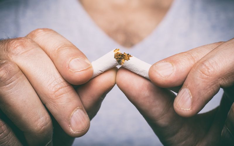 Mit dem Rauchen aufzuhören hat viele Vorteile: Es ist besser für Ihre Gesundheit, Sie riechen nicht mehr unangenehm nach Rauch und sparen außerdem viel Geld. Wenn da nicht die lästige Sache mit der Gewichtszunahme wäre, die viele Ex-Raucher erfahren. Doch auch das Problem ist lösbar ...