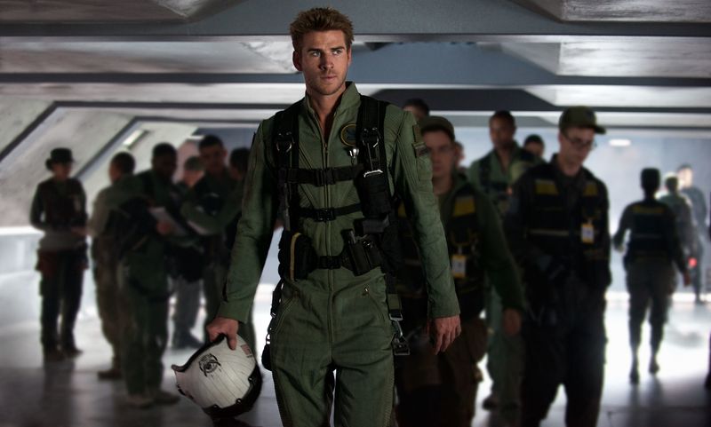 Ein blasser Held: Liam Hemsworth vermag als Kampfpilot nicht zu überzeugen. 