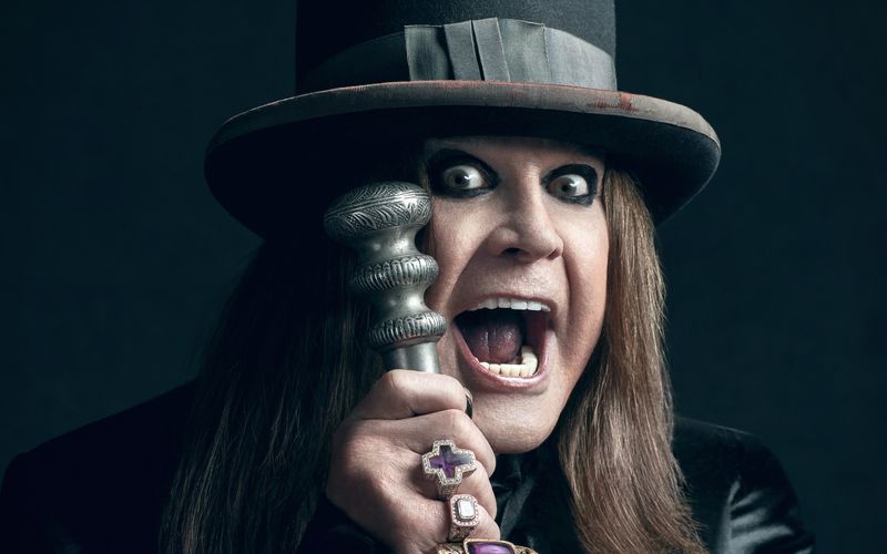 Der ewige "Prince of Darkness": Ozzy Osbourne hätte nach eigener Einschätzung "schon tausendmal tot sein müssen", wie er im Rahmen der Rolling Stone UK Awards erklärt. Nun endet mit einem großen Konzert in seiner Heimatstadt Birmingham seine Karriere als Live-Künstler. Anlass genug, auf sein ereignisreiches Leben mit allen Höhen und Tiefen zurückzublicken und das düstere Lebenswerk des legendären Schockrockers zu würdigen.