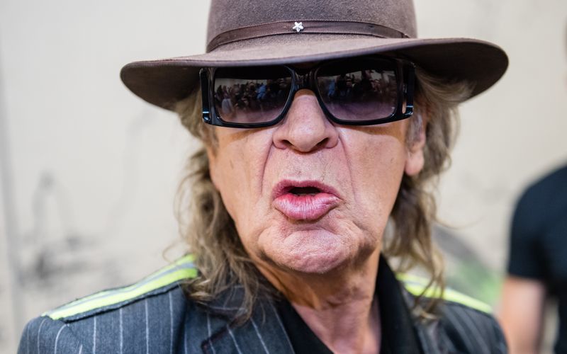 Udo Lindenberg macht sich Sorgen angesichts der weltpolitischen Lage. Der Sänger hinterfragt auch seine pazifistischen Überzeugungen.