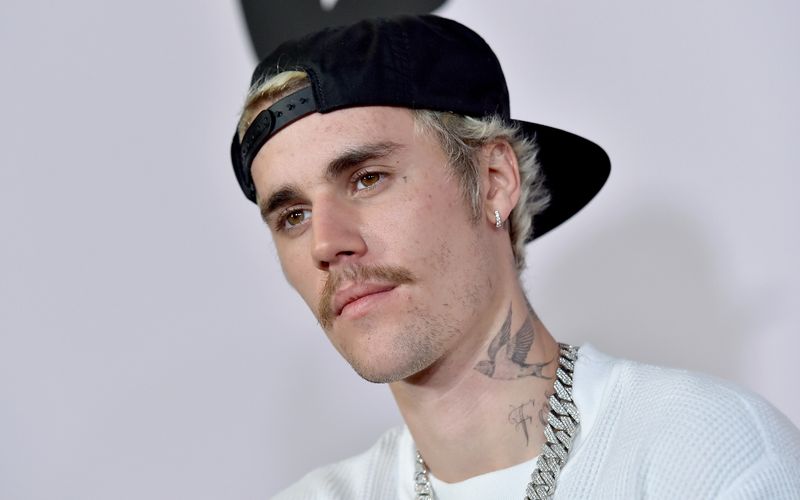 Sänger Justin Bieber ließ seinem Ärger über die Grammy-Nominierungen auf Instagram freien Lauf: Er sei vor allem in der Kategorie "Pop" nominiert worden, obwohl sein Album "Changes" eindeutig ein "R&B"-Album sei.