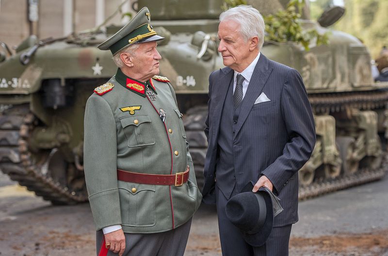 In Volker Schlöndorffs Film "Diplomatie" spielt André Dussolier (rechts) den schwedischen Konsul Raoul Nordling und Niels Arestrup den deutschen General von Choltitz, in dessen Hand als Stadtkommandant das Schicksal von Paris liegt.