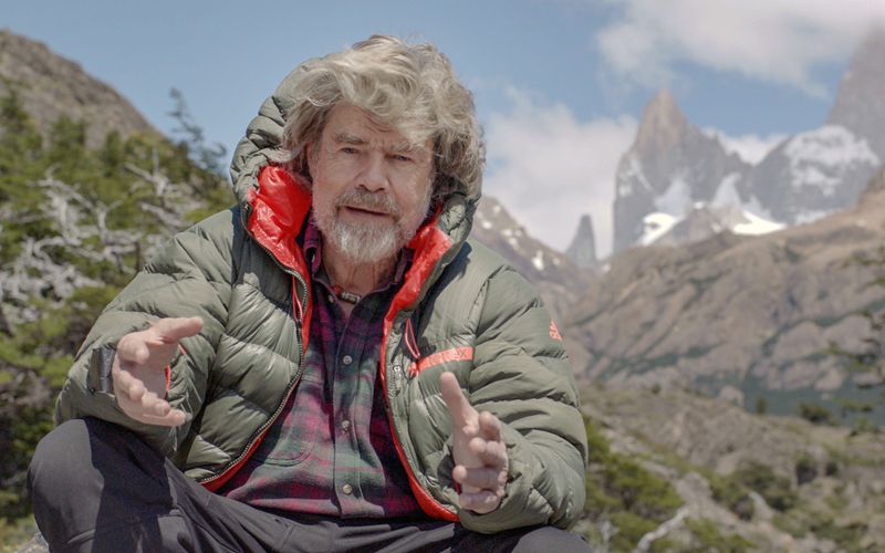 Reinhold Messner begibt sich auf Spurensuche am Cerro Torre. Er will herausfinden, ob die vermeintlich erste Besteigung des Gipfels im Januar 1959 wirklich wie angegeben stattgefunden hat.