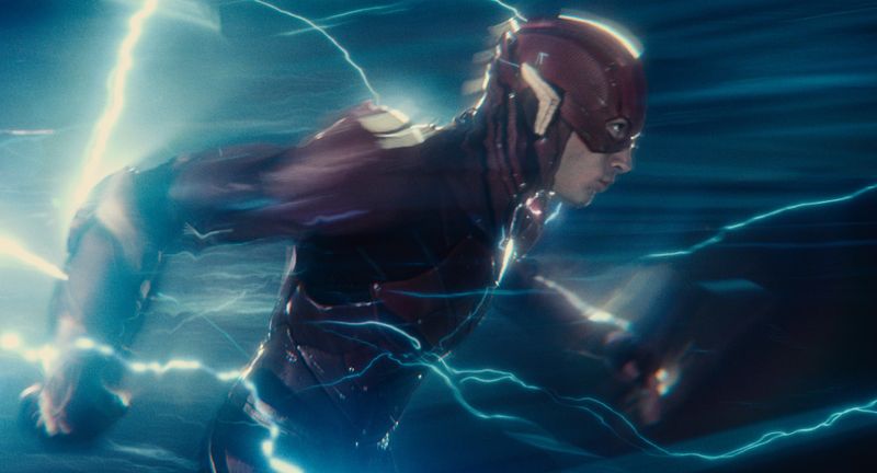 Blitzschnell und blitzgescheit: Wenn er nicht gerade The Flash ist, studiert Barry Allen (Ezra Miller) am Central City College Strafrecht. 