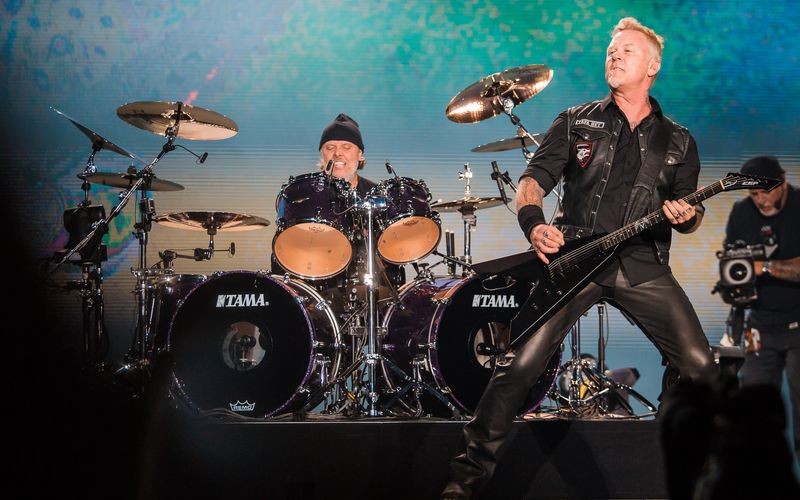 Schon nächsts Jahr dürfen sich Festival-Fans in Europa wieder freuen, wenn Schlagzeuger Lars Ulrich (links) und James Hetfield die Menge anheizen.
