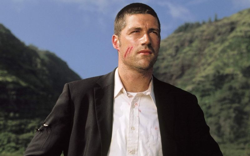 Als Arzt ist er nach dem Flugzeugabsturz ein gefragter Mann und schwingt sich bald zum Anführer der Überlebenden von "Oceanic 0815" auf: Dr. Jack Shephard (Matthew Fox).