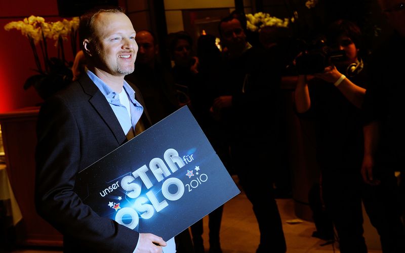 Anfang 2010 teilten sich ARD und ProSieben die Castingshow "Unser Star für Oslo". Stefan Raab sollte sein gutes musikalisches und ESC-geprüftes Händchen beweisen und einen tauglichen Kandidaten für den Songwettbewerb finden.