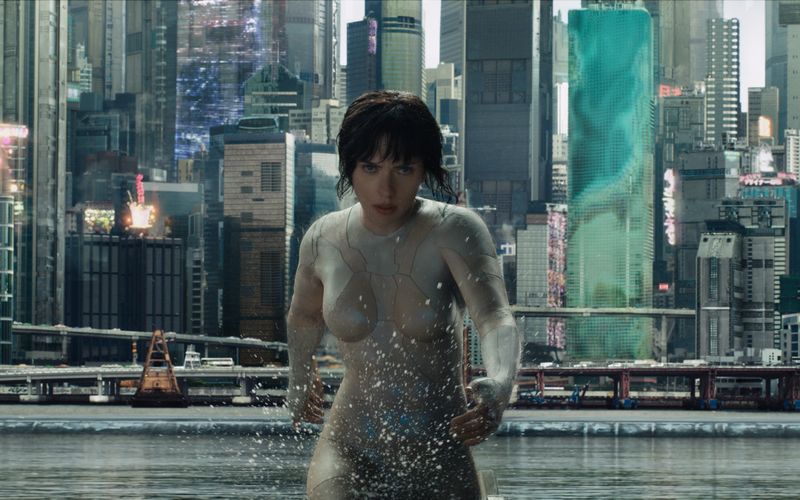 Spektakuläre Optik: "Ghost in the Shell" mit Scarlett Johansson geizt nicht mit visuellen Reizen.