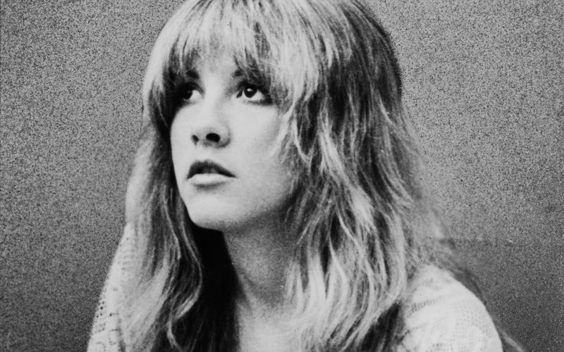 Frauen sind in der Rockmusik bis heute etwas "Besonderes". Dass aber auch das vermeintlich schwache Geschlecht im Rock-Business bestehen kann, ist nicht neu. Im Lauf der Jahrzehnte gab es zahlreiche Frauen, die dem Genre ihren Stempel aufdrückten - wie etwa Stevie Nicks (Bild), die am 26. Mai ihren 75. Geburtstag feiert. Laut. Wild. Feminin. Die Galerie erinnert an einige der größten weiblichen Rock-Ikonen. 