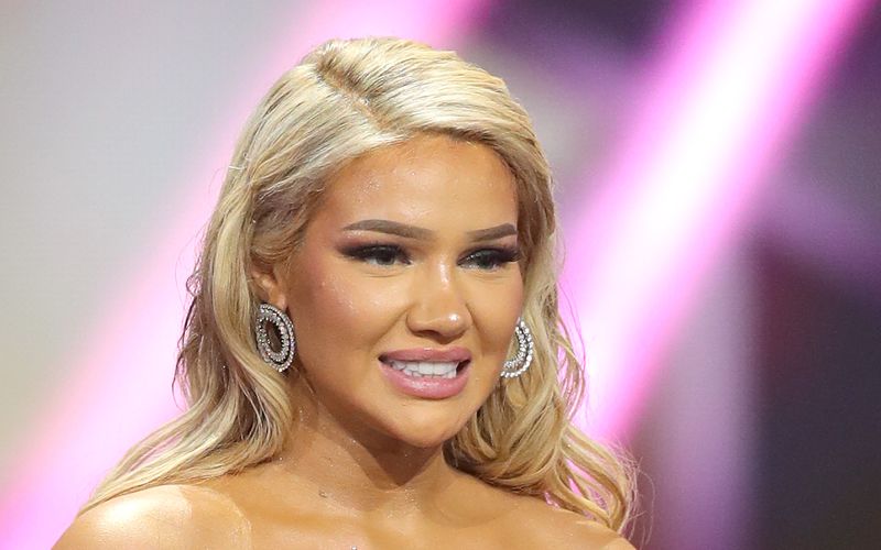 "Wir leuchten wie Brillis am Himmel", singt Shirin David - und mit weniger als Brillanten, so scheint es, braucht man ihr auch gar nicht zu kommen. Die Rapperin provoziert gerne und hat damit gigantischen Erfolg. Mit der Single "Lieben wir" landete sie kürzlich ihre vierte Nummer eins, was noch keiner anderen deutschen Musikerin vor ihr gelang. Im September erscheint ihr neues Album "Bitches brauchen Rap".