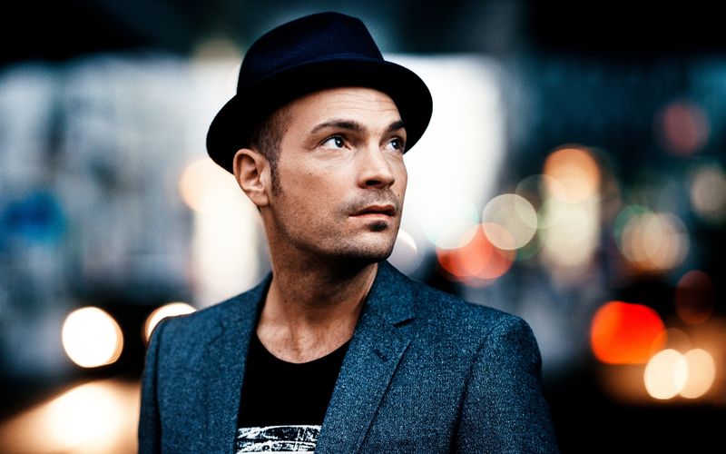 Roger Cicero starb am 24. März 2016 an einem Hirnschlag, er wurde 45 Jahre alt.