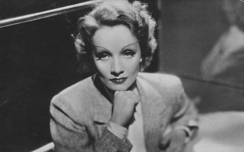 Obwohl Filmikone Marlene Dietrich 1901 geboren wurde, gab sie zeitlebens 1904 als Geburtsjahr an. Sie soll ihr Alter sogar aus ihrem Pass gekratzt und einen neuen beantragt haben.