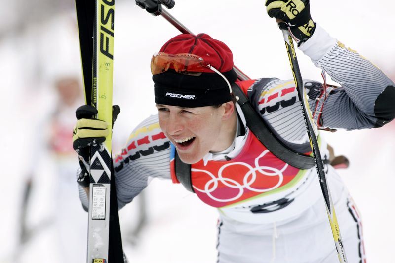 Sie war einer der Hauptgründe für den Biathlon-Boom in den 90er-Jahren: Uschi Disl ist mit neun olympischen Medaillen, darunter zwei goldene in der Staffel, eine der erfolgreichsten Biathletinnen aller Zeiten. Ihre Karriere erstreckte sich über fünf Olympische Winterspiele von 1992 bis 2006. 