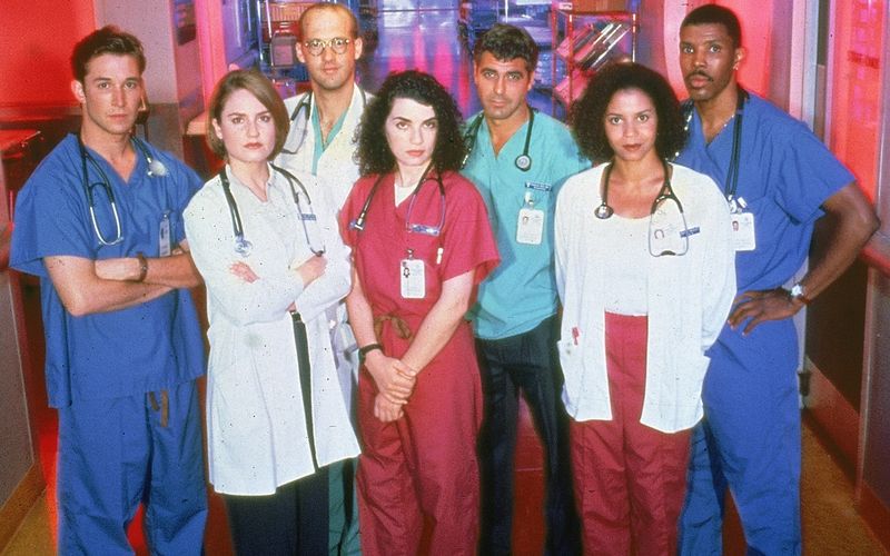 Es war einfach mehr als nur ein Krankenhaus: Die Clique von "Emergency Room" begleitete eine ganze TV-Generation, von links: Noah Wyle, Sherry Stringfield, Anthony Edwards, Julianna Margulies, George Clooney, Gloria Reuben und Eriq La Salle.