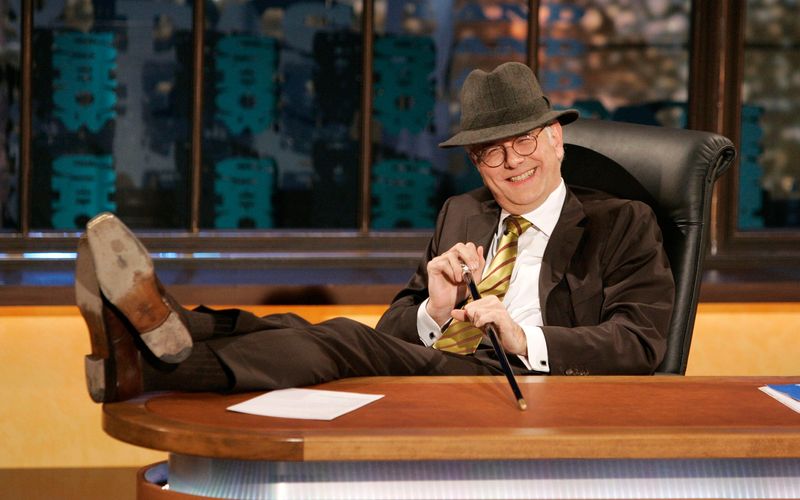 Zwischen 1995 und 2014 definierte Harald Schmidt bei wechselnden Sendern, wie Late Night funktioniert (und am Ende auch, wie sie nicht funktioniert). Der Chef feiert nun ein kurzes TV-Comeback bei Amazon, doch was machen die Sidekicks und der Bandleader der "Harald Schmidt Show" heute? Sie erfahren es in der Bildergalerie!