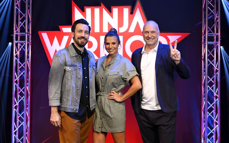 "Ninja Warrior Germany" geht mit gewohnter Besetzung in die fünfte Staffel, von links: Jan Köppen, Laura Wontorra und Frank Buschmann.