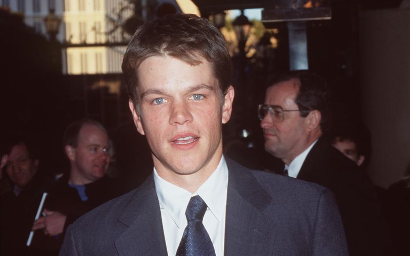 Matt Damon wurde am 8. Oktober 1970 in Cambridge, Massachusetts, geboren. Als Sohn eines Börsenmaklers und einer Professorin wuchs er ohne finanzielle Sorgen auf. Von 1988 an studierte er Anglistik in Harvard. Dabei wusste Damon schon mit 14 Jahren genau, was er werden will: "Ich ging eigentlich nur nach Harvard, weil ich zur 'Yale Drama' wollte" - einer Schauspielschule.