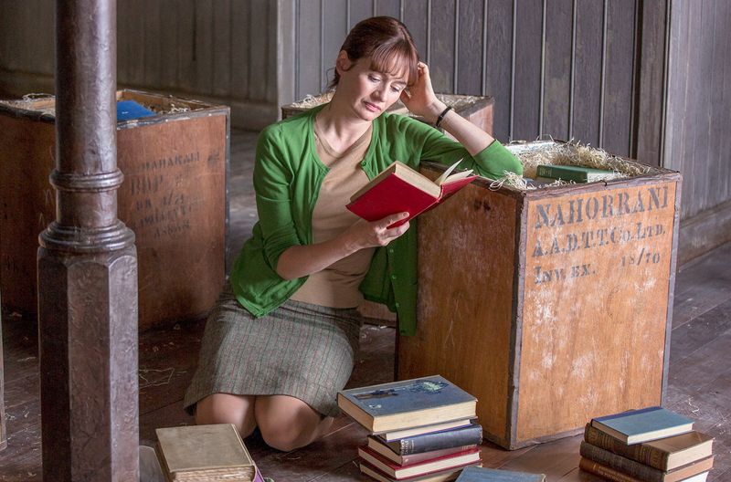 Florence Green (Emily Mortimer) liebt ihre Bücher und will nun endlich einen Buchladen eröffnen. 
