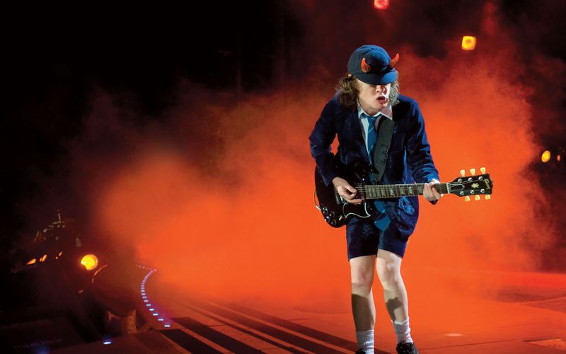 Die Rock-Ikonen AC/DC feiern auch nach 50 Jahren Bandgeschichte noch Erfolge. Im Sommer 2025 kommt die Gruppe um Angus Young (Bild) für drei Konzerte nach Deutschland.