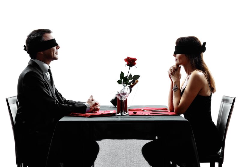 Zuhören, riechen und anfassen schön und gut. Aber finden sich in der neuen SAT.1-Dating-Show "5 Senses of Love - Heirate dein Blind Date" wirklich Flirtpartner, die bereit sind, sich "blind" das Jawort zu geben?