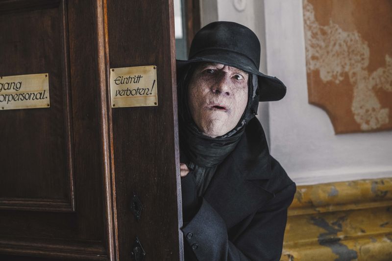 Der Boandlkramer (Michael "Bully" Herbig) weiß gar nicht, wie ihm geschieht: Er ist verliebt.