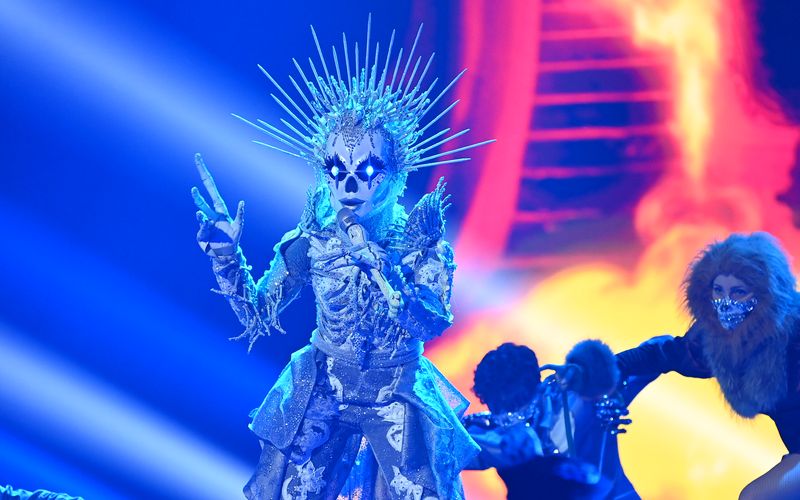 Die erste Frau auf dem Thron von "The Masked Singer" ist ... ein Skelett!