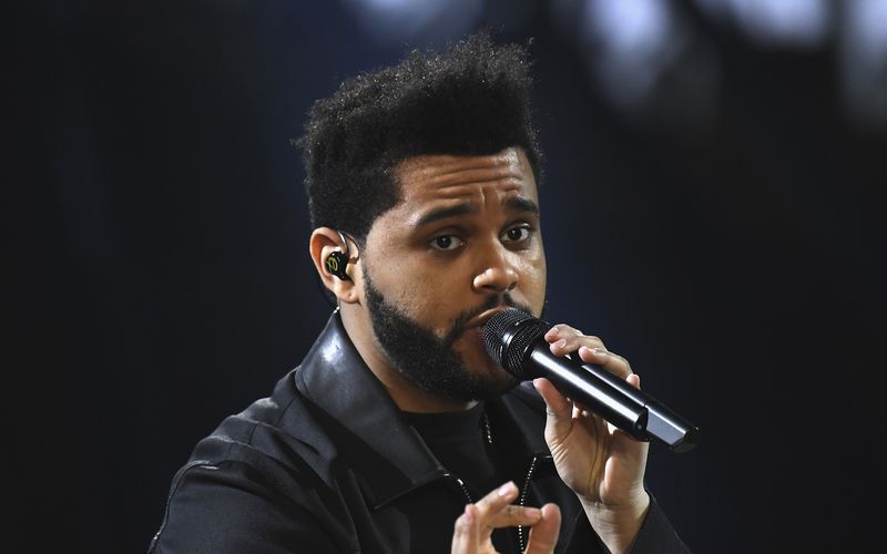 Das jüngste Album von The Weeknd platzierte sich in vielen Ländern an der Spitze der Charts. Trotzdem wurde der kanadische R&B-Musiker für keinen Grammy nominiert. Nun unterstellte er der Recording Academy Korruption.