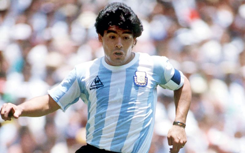 Eines seiner größten Spiele: Am 29. Juni 1986 wurde Diego Maradona mit Argentinien nach einem Sieg gegen das Team der  Bundesrepublik Deutschland Weltmeister. Das Fußballgenie verstarb am 25. November mit nur 60 Jahren.
