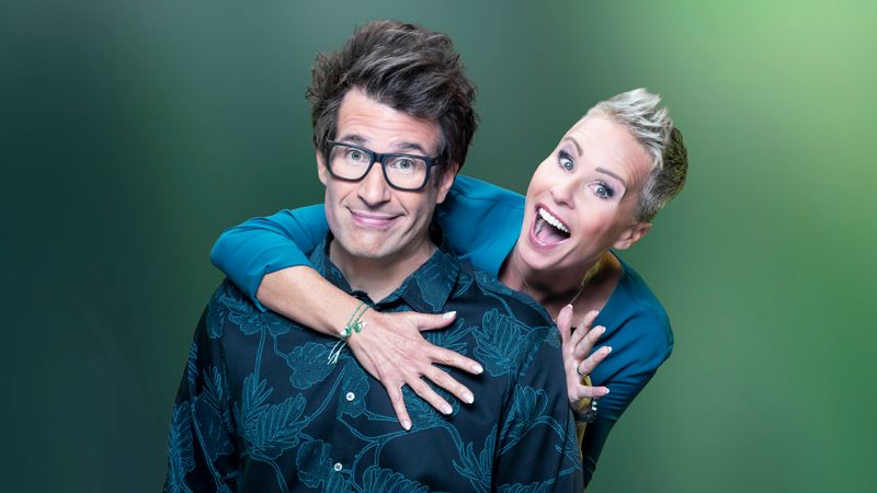 Auch vor heimischer Kulisse empfangen Sonja Zietlow und Daniel Hartwich die Stars der RTL-Show "Ich bin ein Star - Die große Dschungelshow" mit gewohnt guter Laune.