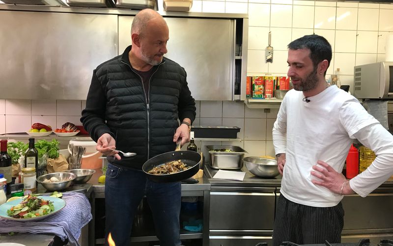 Mit Frank Rosins Tipps kommt bei Kochenchef Fabrizio die Motivation zurück. 