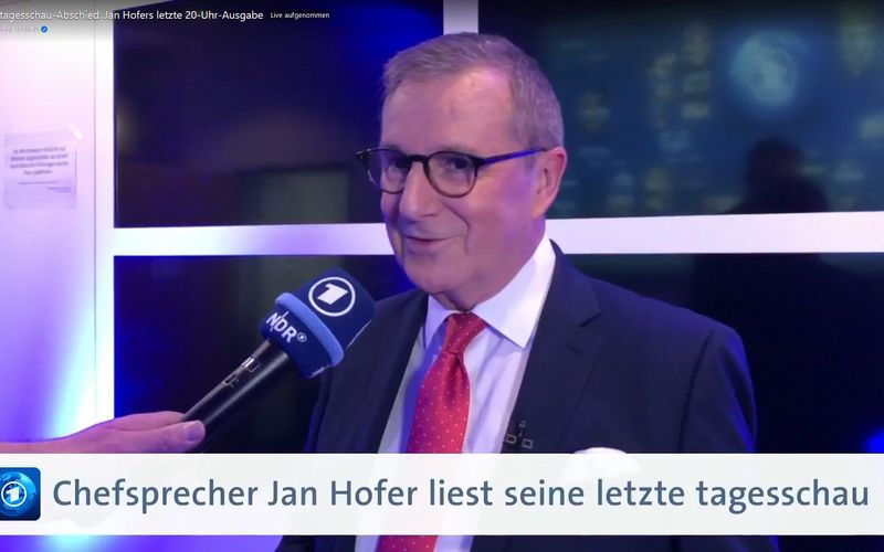 Locker und gelöst präsentierte sich "Tagesschau"-Sprecher Jan Hofer vor seiner letzten Sendung auf Social Media. Ein bisschen Nervosität war dann aber doch dabei.