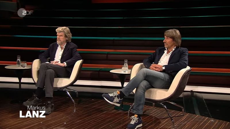 Der Kinderarzt Hubert Messner (rechts) ist der Bruder des Bergsteigers Reinhold Messner. Beide waren in der jüngsten Ausgabe der ZDF-Talkshow "Markus Lanz" zu Gast.