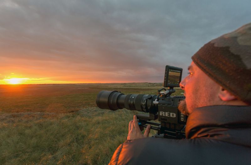 Filmemacher Ruben Smit fängt auch spektakuläre Sonnenuntergänge über dem Meer ein.