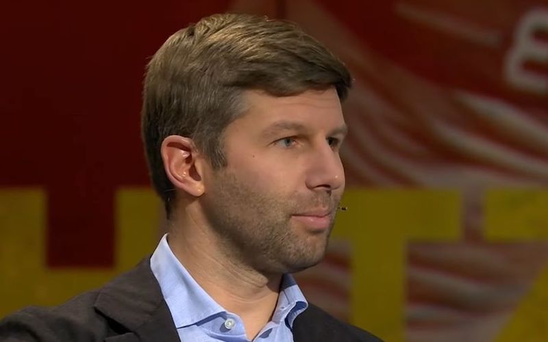 Seit sich Thomas Hitzlsperger 2014 öffentlich zu seiner Homosexualität bekannte, gab es kein Outing eines Profi-Fußballers. "Es scheint so eine große Angst zu geben, dass sich das Leben verschlechtert", vermutete der Ex-Profi, zu Gast bei Moderatorin Jessy Wellmer im "Sportschau Thema."