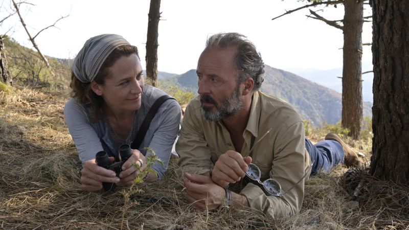 Mit Lorenzo (Robert Schupp) verbringt Maja (Regula Grauwiller) in dem ZDF-Drama "Ein Sommer auf Elba" zwei traumhafte Tage auf der italienischen Insel - ganz ohne ihre Männer. Doch ihre neue Bekanntschaft verbirgt ein Geheimnis.