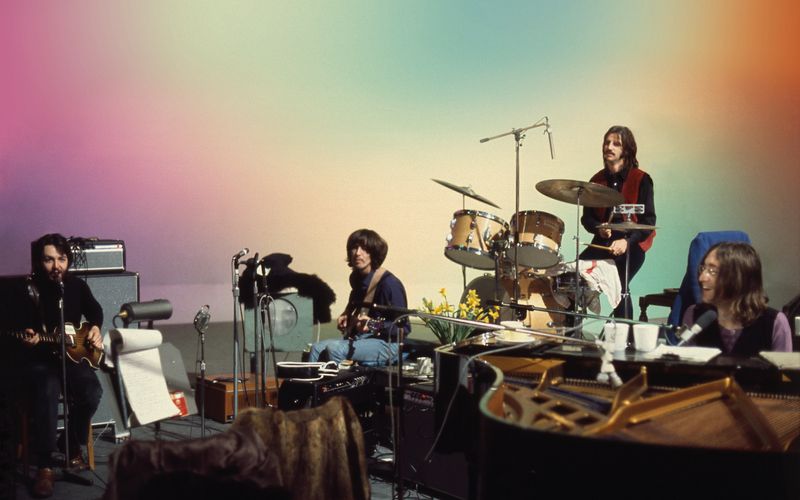 Die Beatles bei ihren Studioaufnahmen (von links): Paul McCartney, George Harrison, Ringo Starr und John Lennon.