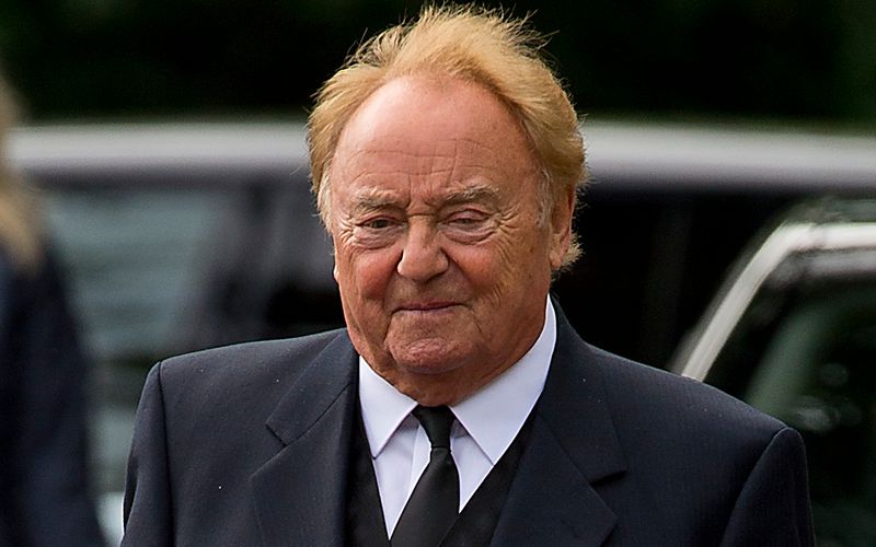 Der britische Sänger Gerry Marsden verstarb im Alter von 78 Jahren. Als Teil der Band Gerry and the Pacemakers machte er in den 60-ern "You'll Never Walk Alone" zur Fußball-Hymne.