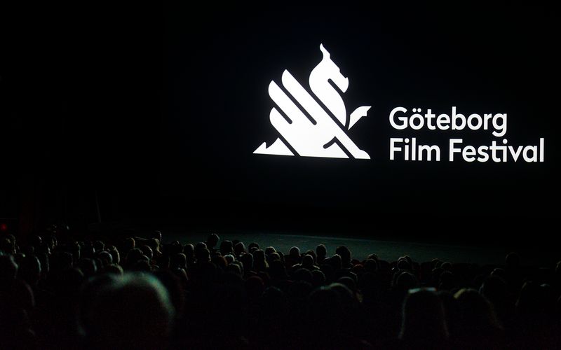 Statt die Filme in vollen Kinosälen zu zeigen, schickt das Göteborg Film Festival nun einen Bewerber auf eine karge Felseninsel, um sie sich dort anzuschauen.