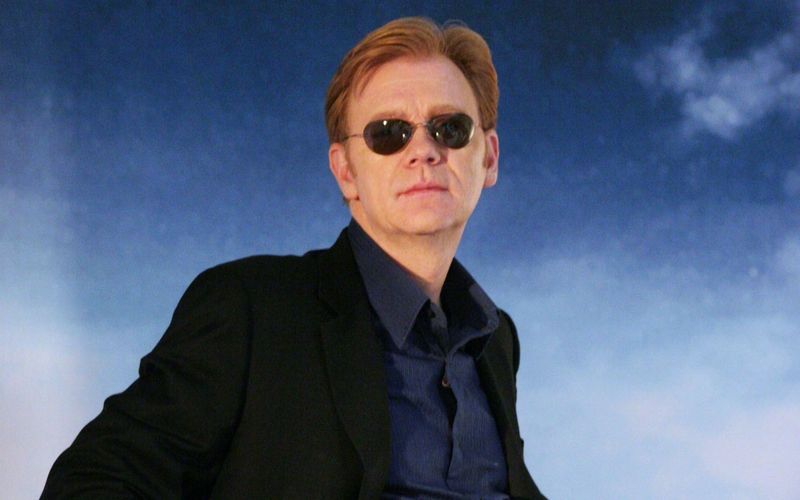 Mr. CSI: David Caruso 2002 in seiner Paraderolle als Horatio Caine, auf der Nase die legendäre Silhouette Titanium 8568. Am 7. Januar vollendet der Kultstar sein 65. Lebensjahr.