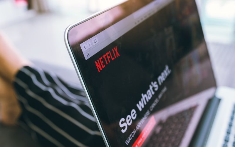 Der Streamingdienst Netflix erhöht erneut seine Preise - bereits zum vierten Mal in Deutschland. Das Einstiegsabo bleibt davon allerdings unberührt.