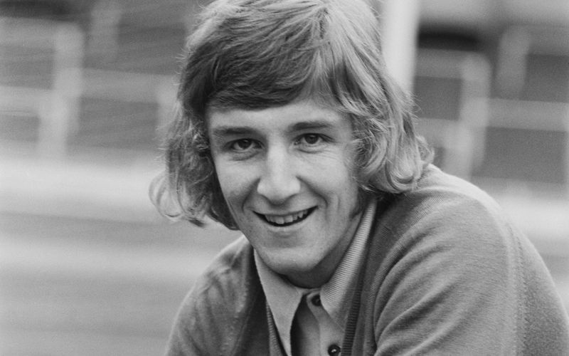 Klassischer 70er-Jahre-Fußballer-Look nach dem Motto "Ich seh' das Tor noch, ich muss noch nicht zum Friseur": Ian Hamilton, der unter anderem für Sheffield, Aston Villa und den FC Chelsea auflief.