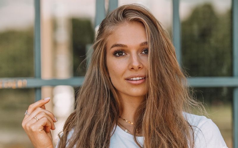 Lola Weippert begann ihre Tv-Karriere als Moderatorin bei "Prince Charming" und "Temptation Island".