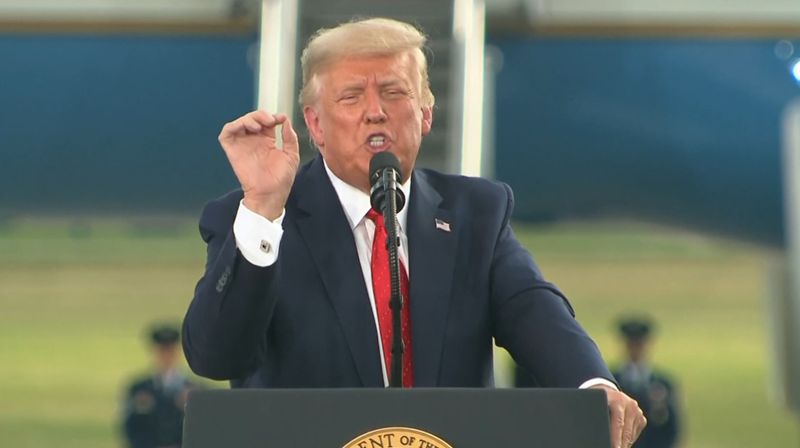 Die Doku "ZDFzoom: Donald first - Trumps Angriff auf Amerika" beschäftigt sich mit den Vorwürfen, die gegen den Noch-Präsidenten Donald Trump im Raum stehen.