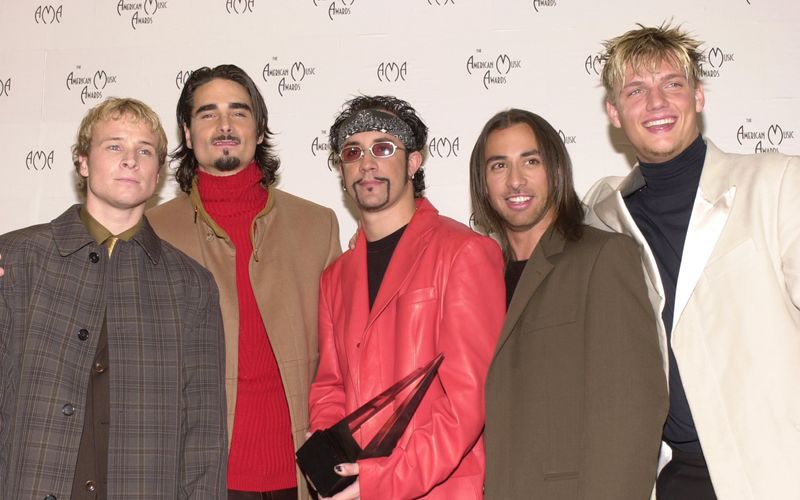 Nach den New Kids On The Block waren sie die nächste große Boyband-Sensation aus dem Land der unbegrenzten Möglichkeiten: die Backstreet Boys. Mit weltweit mehr als 130 Millionen verkauften Tonträgern thronen sie sogar als erfolgreichste Boygroup über allen anderen. Die Backstreet Boys gründeten sich 1993 und sind heute ...