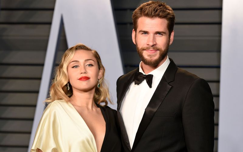 Sie lernten sich kennen und lieben, verlobten sich - und trennten sich. Doch Miley Cyrus und Liam Hemsworth fanden erneut zusammen und traten im Dezember 2018 vor den Traualtar. Ihre Ehe hielt allerdings kürzer, als gedacht: Nach nur acht Monaten gaben Cyrus und Hemsworth ihre Trennung bekannt, Anfang 2020 wurde die Scheidung rechtskräftig. 