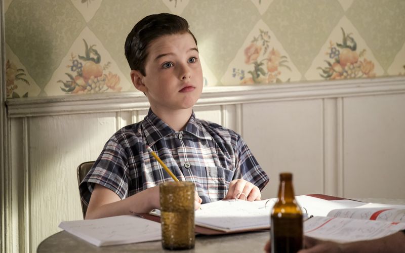 Die Serie "Young Sheldon" ist das Prequel zur Erfolgsproduktion "The Big Bang Theory". Die Rolle des Sheldon Cooper wird von Iain Armitage gespielt.
