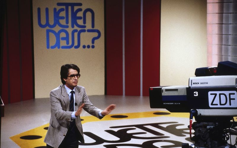 Er hat's erfunden - und die Sendung lange erfolgreich moderiert: Am 14. Februar 1981 stand Frank Elstner erstmals für "Wetten, dass ..?" vor der Kamera.