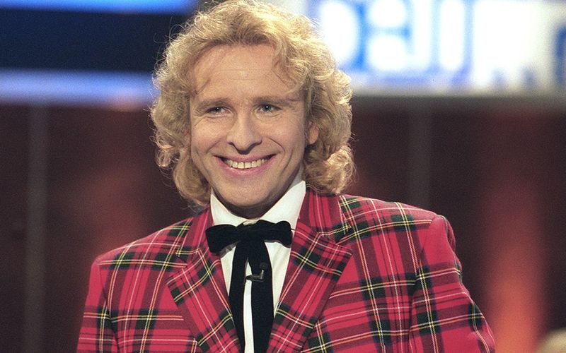 Willkommen zurück: Thomas Gottschalk meldet sich am Samstag, 6. November, mit einer (einmaligen) "Wetten, dass ..?"-Neuauflage - live aus Nürnberg. Die bunten Anzüge waren das Markenzeichen von Thomas Gottschalk, der länger als jeder andere "Wetten, dass ..?" moderierte und durch ingesamt 151 Sendungen führte.